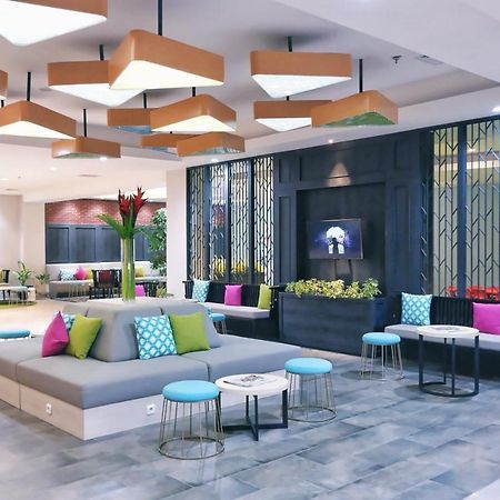 Palm Park Hotel Сурабая Екстер'єр фото
