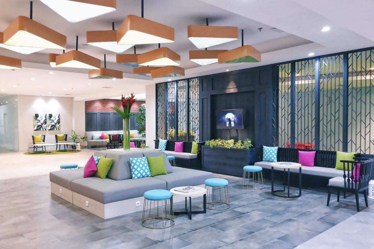Palm Park Hotel Сурабая Екстер'єр фото