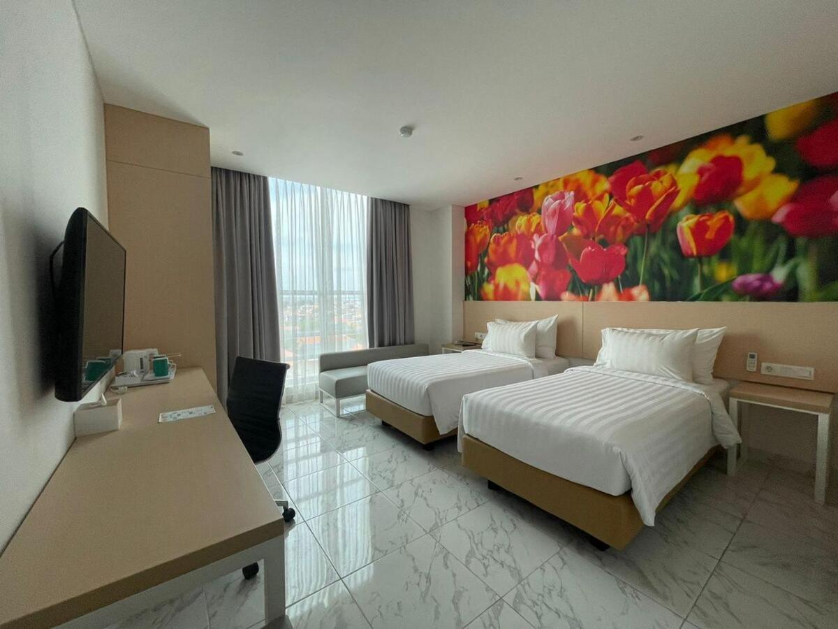 Palm Park Hotel Сурабая Екстер'єр фото
