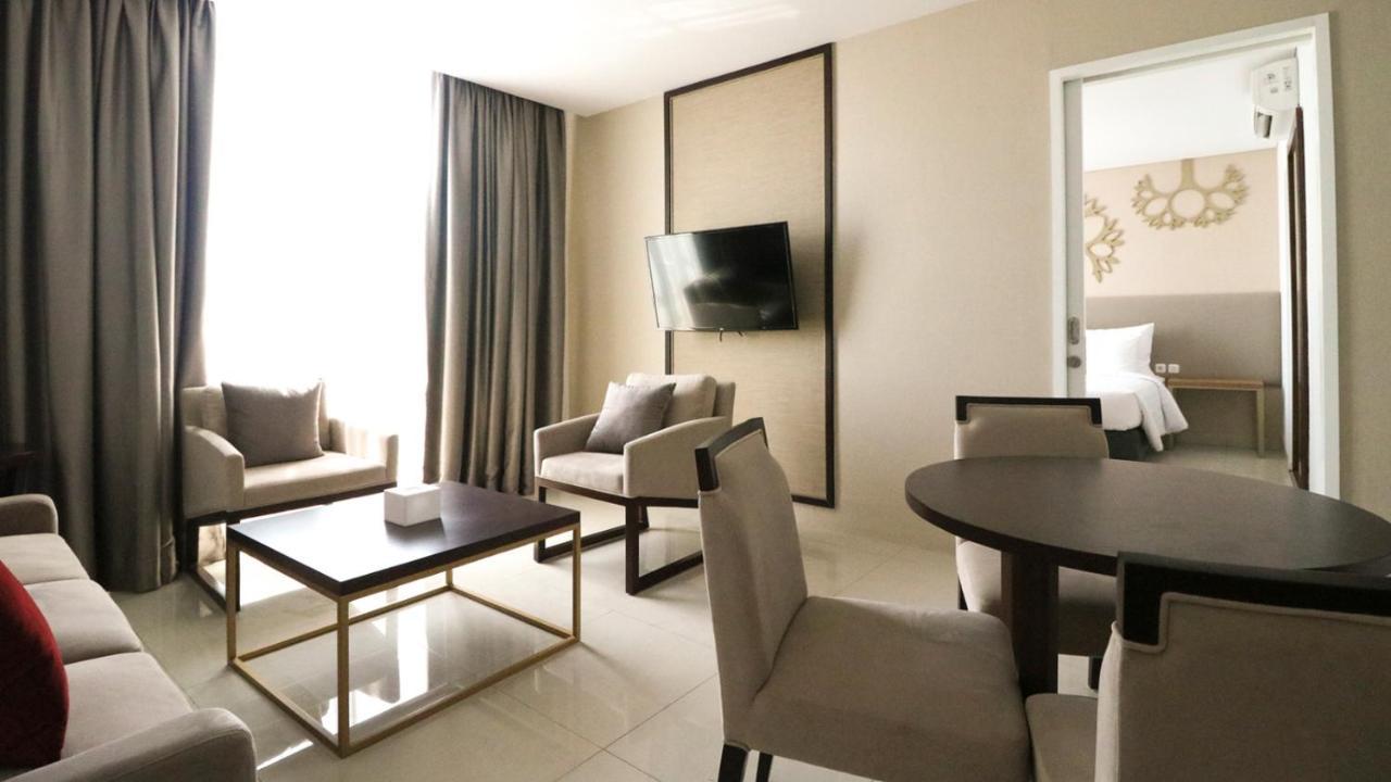 Palm Park Hotel Сурабая Екстер'єр фото